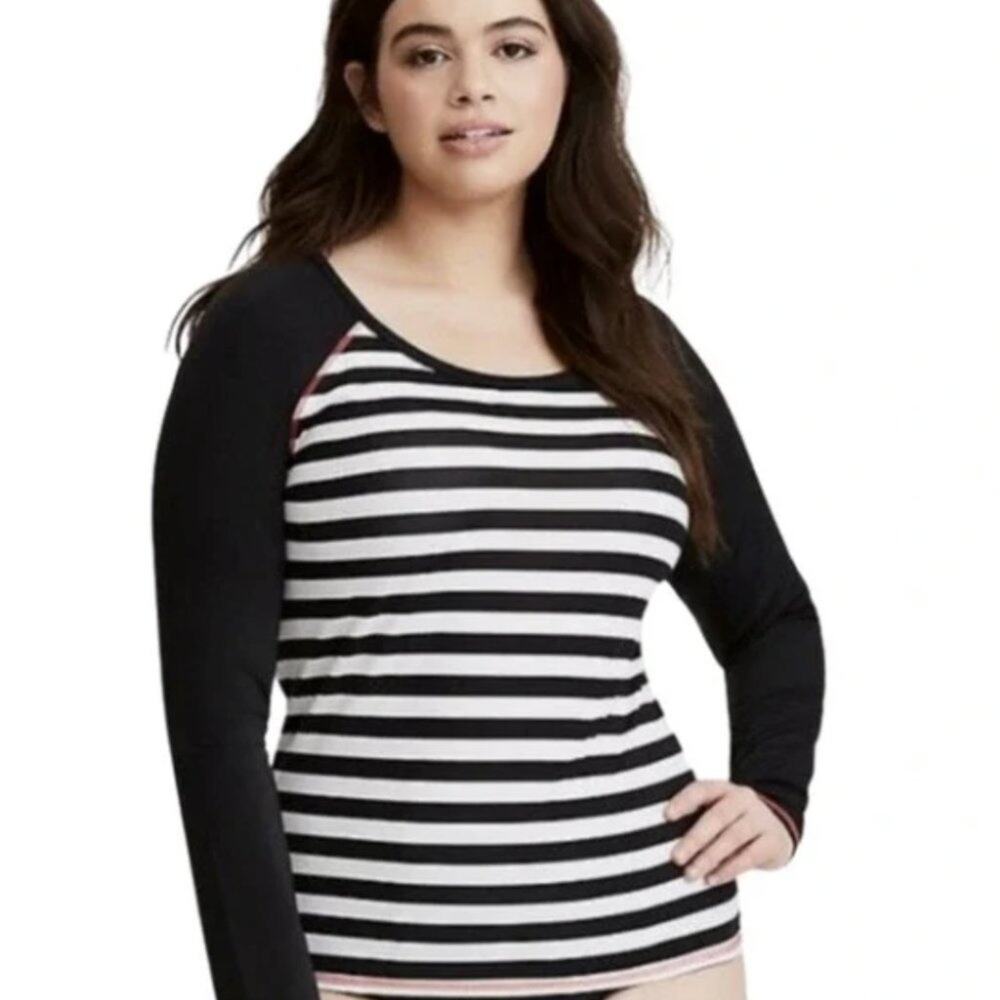 Torrid Raglan Long Sleeve Striped Rash Guard Size 2 EUC